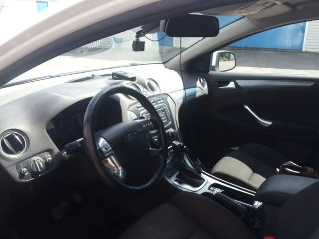 Ford Mondeo 2011 року