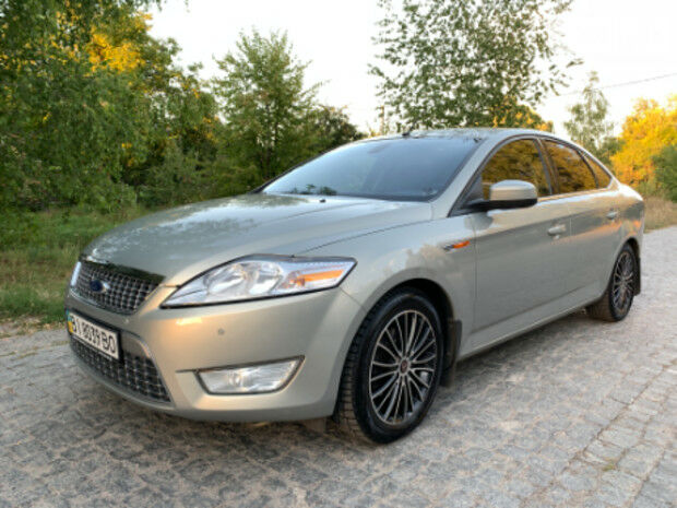 Форд Мондео 2010 року Ford Mondeo 2010 року