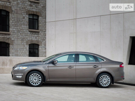 Ford Mondeo 2015 року