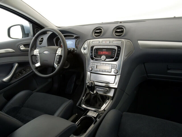 Ford Mondeo 2011 року