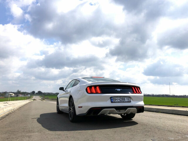 Ford Mustang 2017 года