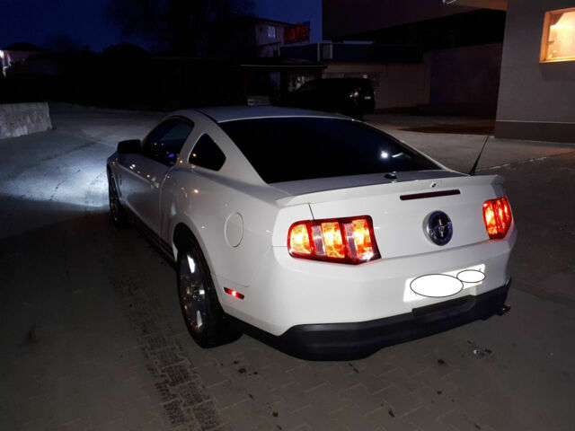 Ford Mustang 2010 року