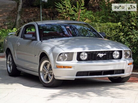 Форд Мустанг 2004 року Ford Mustang 2004 року