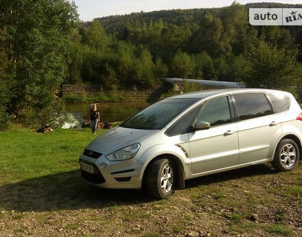 Ford S-Max 2010 года