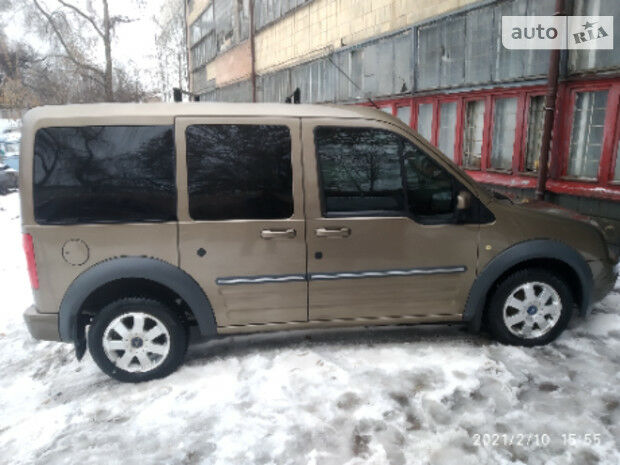 Ford Tourneo Connect пасс. 2012 года