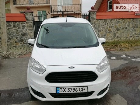 Ford Transit Courier 2017 года