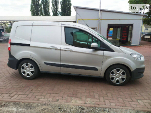 Ford Transit Courier 2016 года