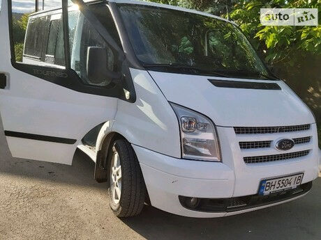 Ford Transit пасс. 2012 року