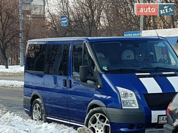 Ford Transit пасс. 2012 року