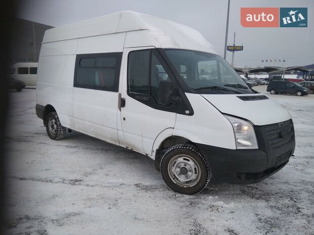 Ford Transit пасс. 2013 года