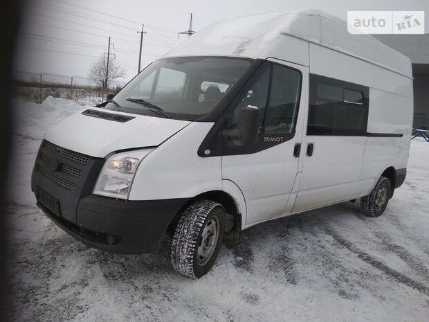 Ford Transit пасс. 2013 года