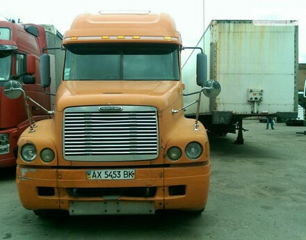 Freightliner FLC 2002 года