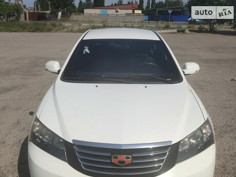 Джили Эмгранд 2014 року Geely Emgrand 2014 року
