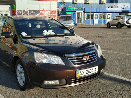 Джили Эмгранд 2012 року Geely Emgrand 2012 року