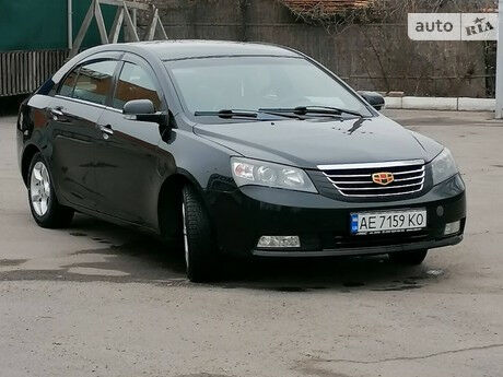 Джили Эмгранд 2013 року Geely Emgrand 2013 року