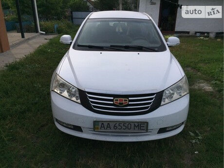 Джили Эмгранд 2012 року Geely Emgrand 2012 року