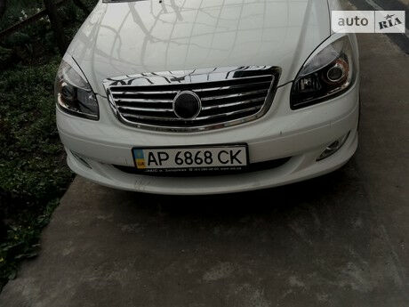 Джили СЛ 2013 року Geely SL 2013 року