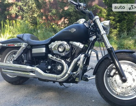 Фото на отзыв с оценкой 4.8 о Harley-Davidson Dyna Fat Bob 2011 году выпуска от автора "Валерий" с текстом: Harley-Davidson Fat Bob модель Дайна - это уникальный мотоцикл, быстрый, резвый, агрессивный. Сам...