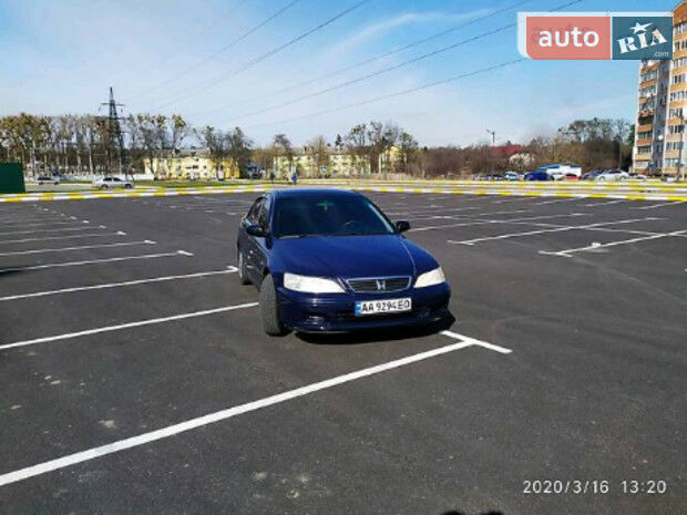 Хонда Аккорд 1999 року Honda Accord 1999 року