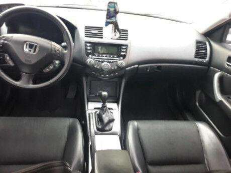 Хонда Аккорд 2003 року Honda Accord 2003 року