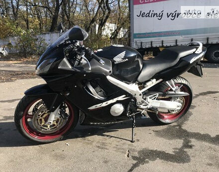 Фото на отзыв с оценкой 4.6 о Honda CBR 600F4i 2003 году выпуска от автора "Ростислав" с текстом: Линейка CBR удачная. Посадка удобная. Динамика для тех годов радует и сейчас. Можно рассматривать...