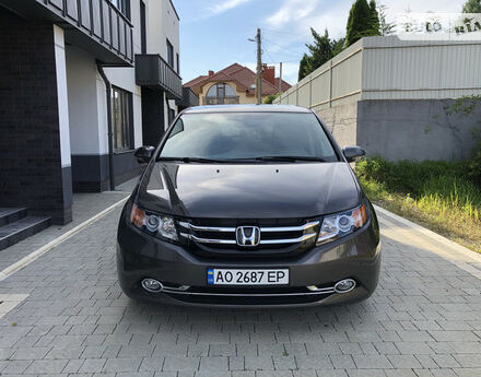 Фото на відгук з оцінкою 5   про авто Honda Odyssey 2016 року випуску від автора “Андрій” з текстом: Honda Odyssey – найкращий автомобіль який може бути для великої сім\'ї та подорожей. Ми розглядал...