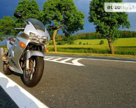 Фото на отзыв с оценкой 4.2 о Honda VFR 800 2001 году выпуска от автора "Александр" с текстом: Хороший мотоцикл с ГРМом на шестернях, ресурсом в пару сотен тысяч километров, консольной задней ...