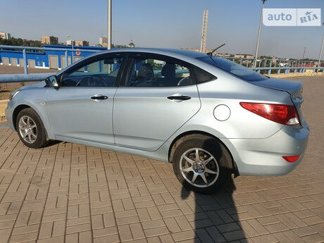 Hyundai Accent 2011 року