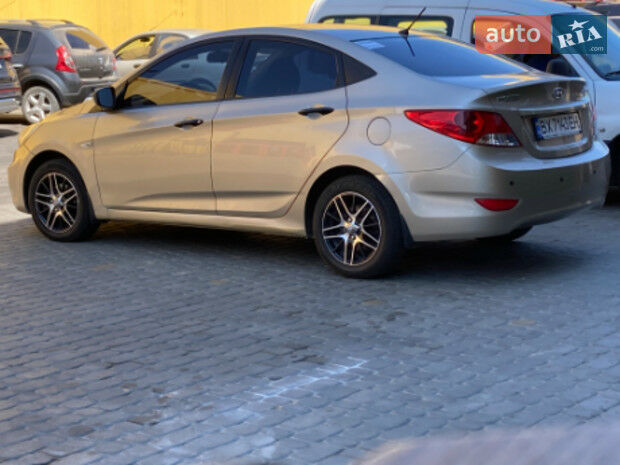 Hyundai Accent 2011 року