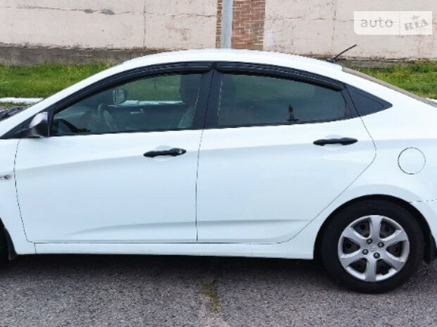 Hyundai Accent 2012 года