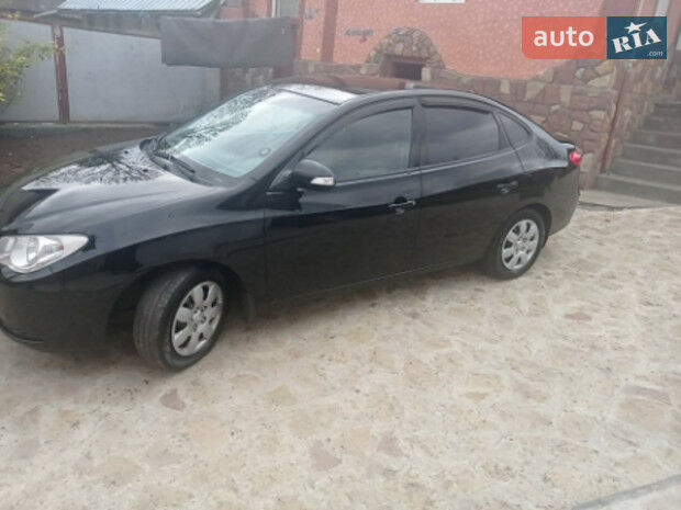 Hyundai Elantra 2010 года