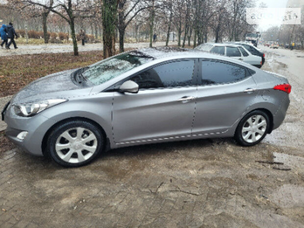 Hyundai Elantra 2012 года