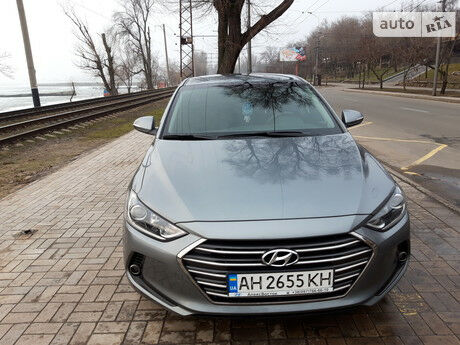 Hyundai Elantra 2018 года