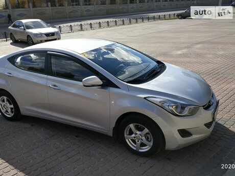 Hyundai Elantra 2013 года