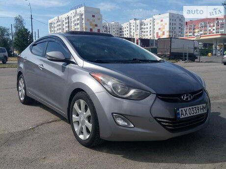 Hyundai Elantra 2013 года