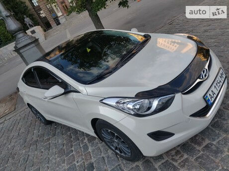 Hyundai Elantra 2013 года