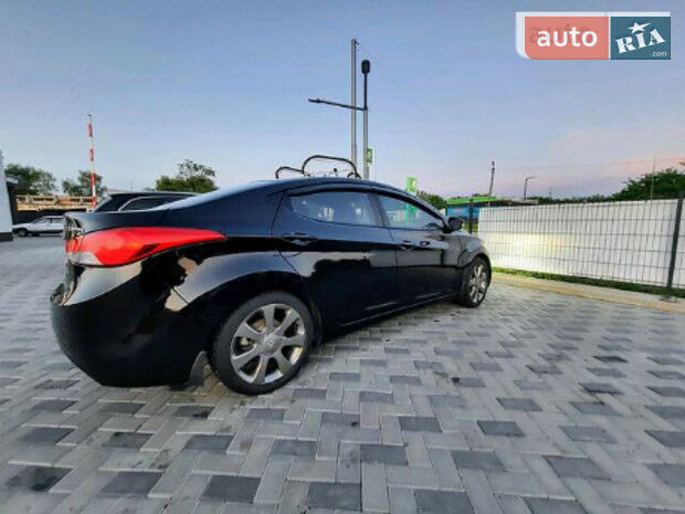 Hyundai Elantra 2012 года