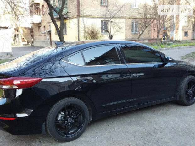 Hyundai Elantra 2017 года