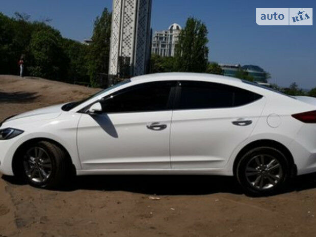 Хендай Элантра 2018 года Hyundai Elantra 2018 года