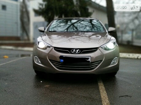 Hyundai Elantra 2011 года