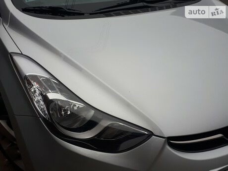 Hyundai Elantra 2012 года