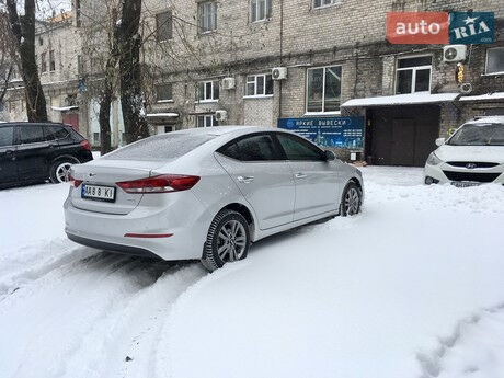 Hyundai Elantra 2016 года