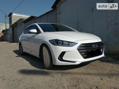 Hyundai Elantra 2018 года