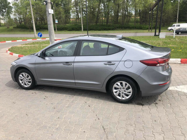 Хендай Элантра 2018 року Hyundai Elantra 2018 року