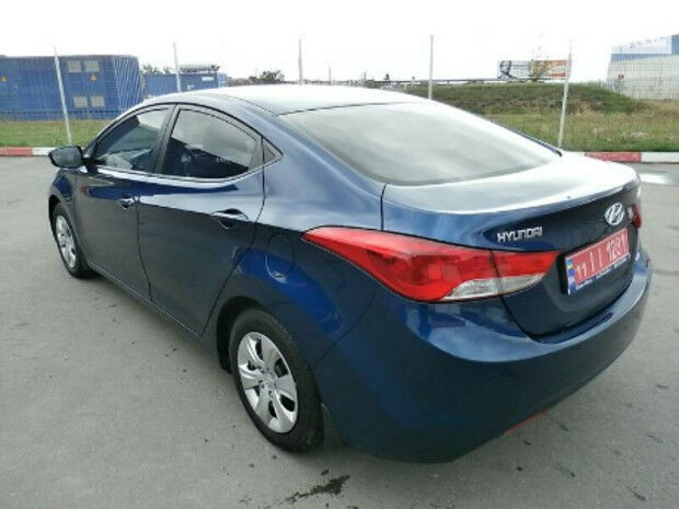 Hyundai Elantra 2011 року