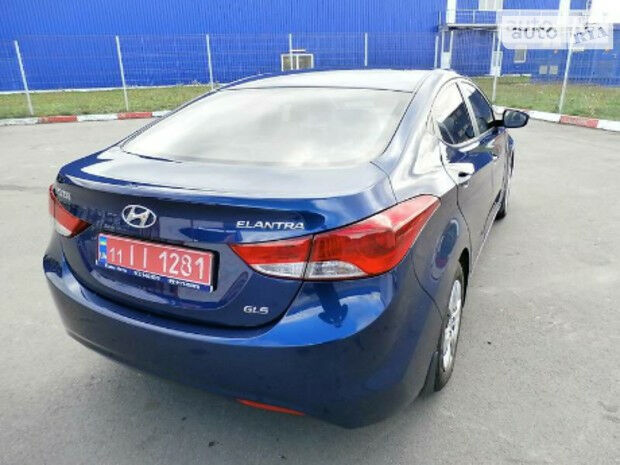 Hyundai Elantra 2011 року