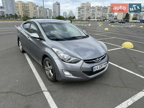 Хендай Элантра 2011 року Hyundai Elantra 2011 року