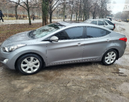 Фото на отзыв с оценкой 3.8 о Hyundai Elantra 2012 году выпуска от автора "Евгений" с текстом: Элантра 5го поколения, автомат 1.8, максимальная комплектация. Неплохая машина в которой за год в...