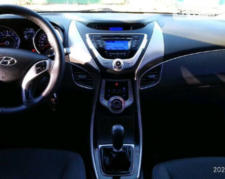 Hyundai Elantra 2012 года - Фото 2 авто