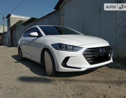 Hyundai Elantra 2018 года